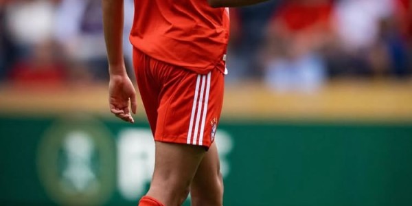 内马尔社媒：希望穆西亚拉早日康复，足球界需要你的天赋