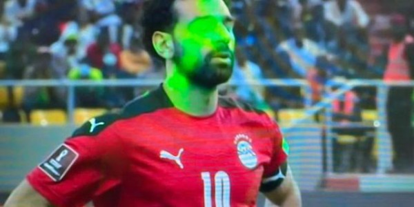 PP电子娱乐官网-失点萨拉赫世预赛0球0助，激光笔闹剧击倒“绿巨人”