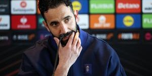 阿莫林：弗格森执教曼联花三四年才赢得冠军，但现在压力完全不同