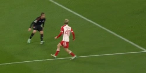 PP电子-拜仁在安联的第100场欧战：凯恩“坐牢”，女裁判抢戏