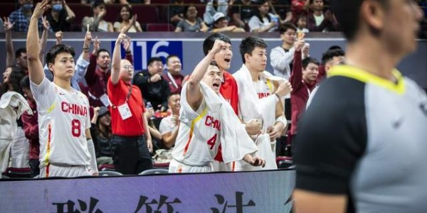 PP电子-赢得丑陋！男篮攻守一团糟，赵睿+王浩然辣眼睛，郭士强束手无策